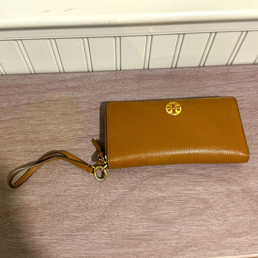 Tory Burch Leather Zipper Wallet